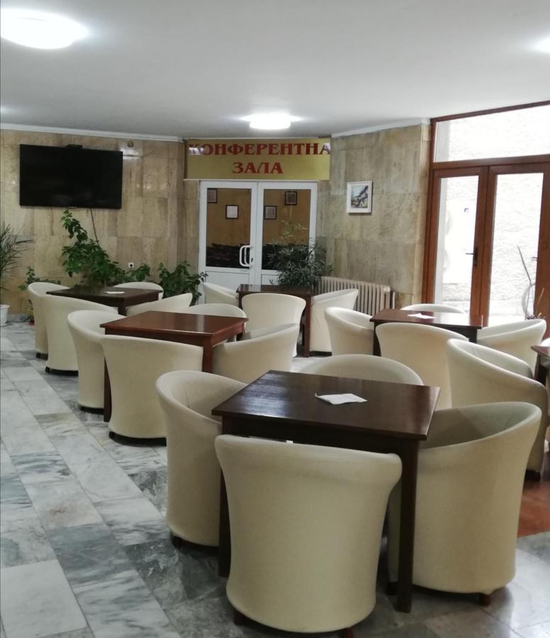 Apart Hotel Central Razgrad Ngoại thất bức ảnh
