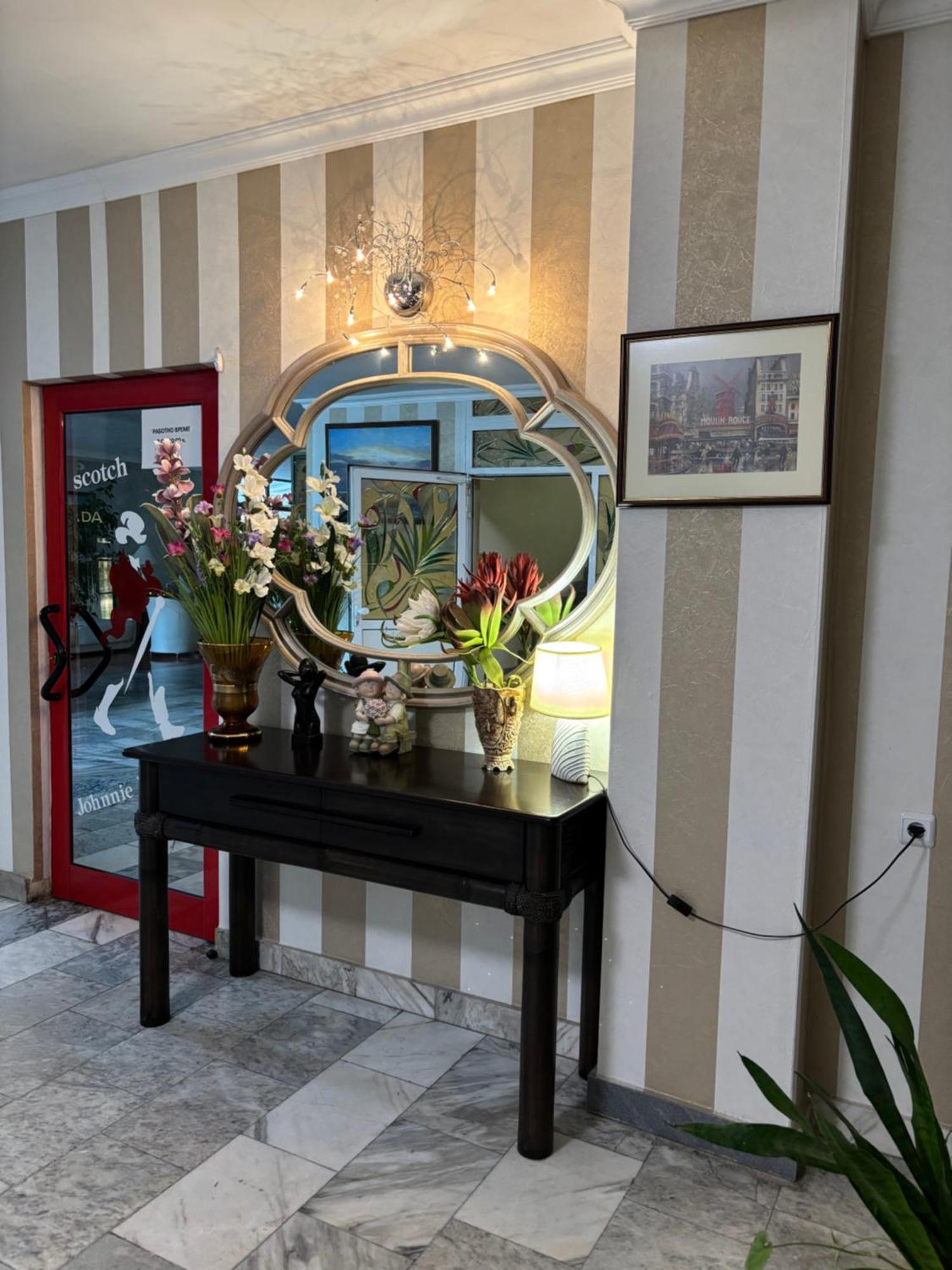 Apart Hotel Central Razgrad Ngoại thất bức ảnh